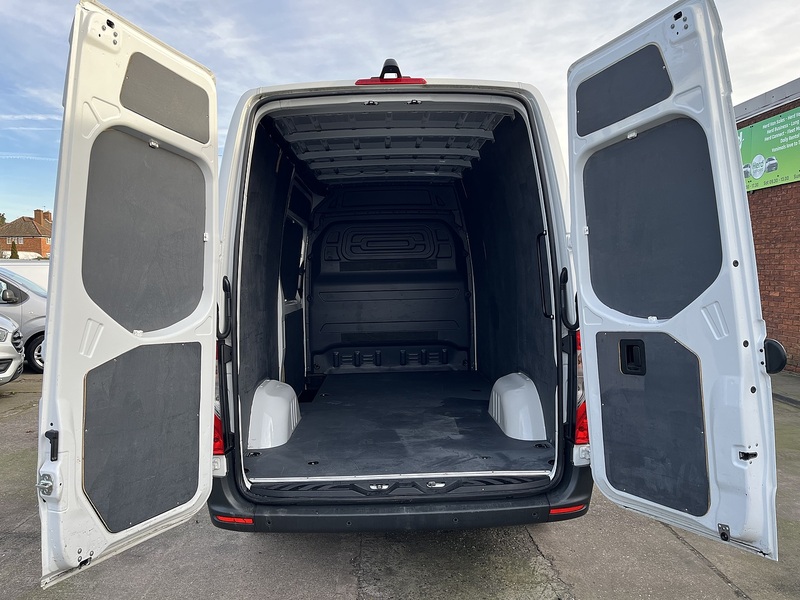 Mercedes-Benz 2.0 315 CDI Premium Panel Van 5dr Diesel Manual FWD L2 H2 Euro 6 (s/s) (150 ps)