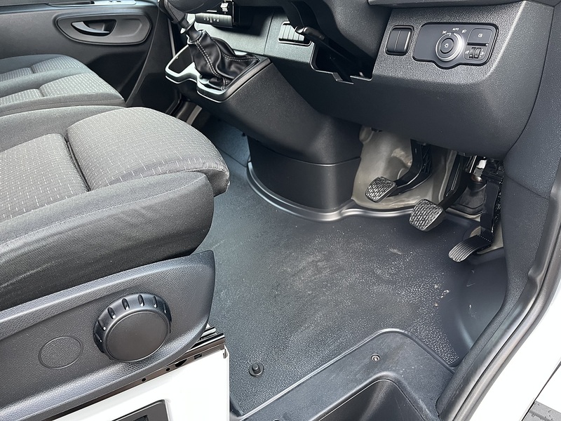 Mercedes-Benz 2.0 315 CDI Premium Panel Van 5dr Diesel Manual FWD L2 H2 Euro 6 (s/s) (150 ps)