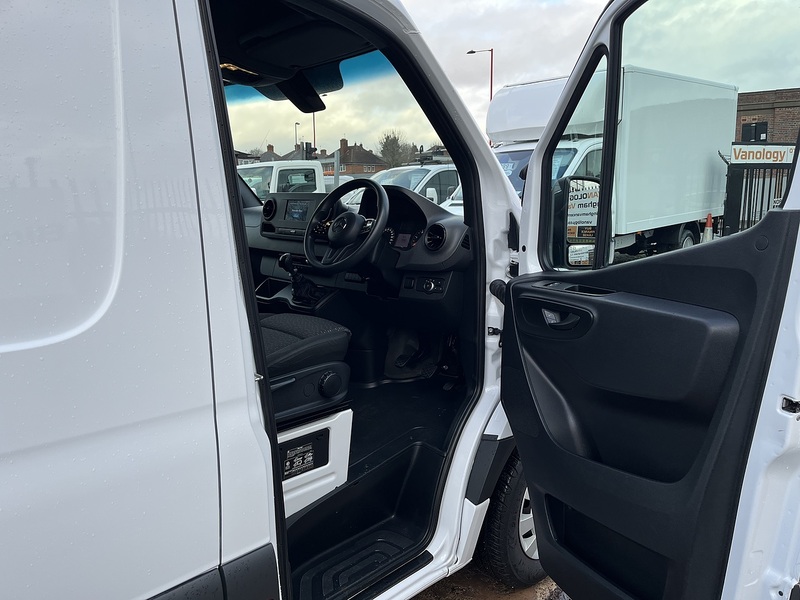 Mercedes-Benz 2.0 315 CDI Premium Panel Van 5dr Diesel Manual FWD L2 H2 Euro 6 (s/s) (150 ps)