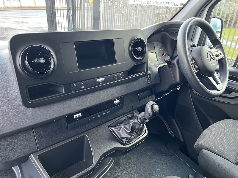 Mercedes-Benz 2.0 315 CDI Premium Panel Van 5dr Diesel Manual FWD L2 H2 Euro 6 (s/s) (150 ps)