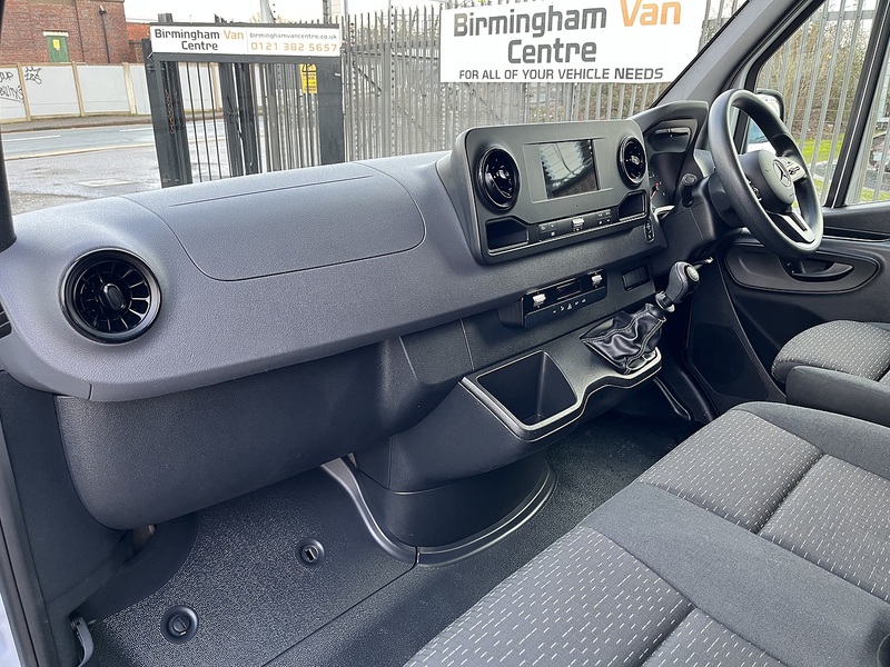 Mercedes-Benz 2.0 315 CDI Premium Panel Van 5dr Diesel Manual FWD L2 H2 Euro 6 (s/s) (150 ps)