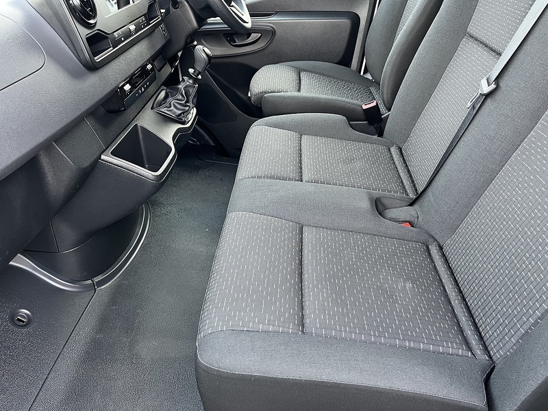 Mercedes-Benz 2.0 315 CDI Premium Panel Van 5dr Diesel Manual FWD L2 H2 Euro 6 (s/s) (150 ps)