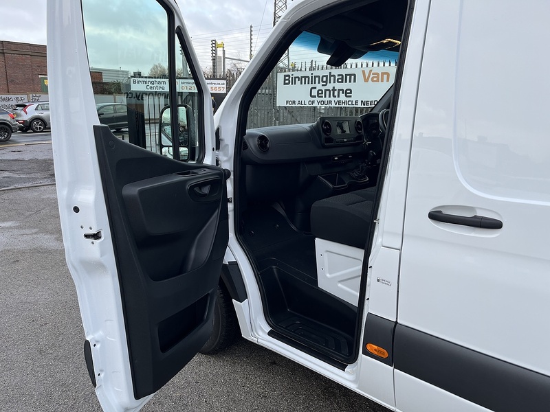 Mercedes-Benz 2.0 315 CDI Premium Panel Van 5dr Diesel Manual FWD L2 H2 Euro 6 (s/s) (150 ps)