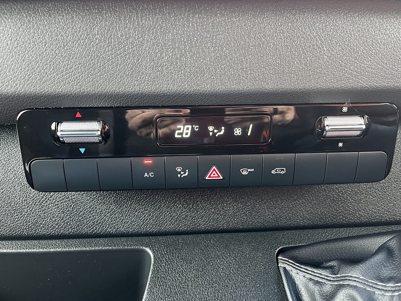 Mercedes-Benz 2.0 315 CDI Premium Panel Van 5dr Diesel Manual FWD L2 H2 Euro 6 (s/s) (150 ps)