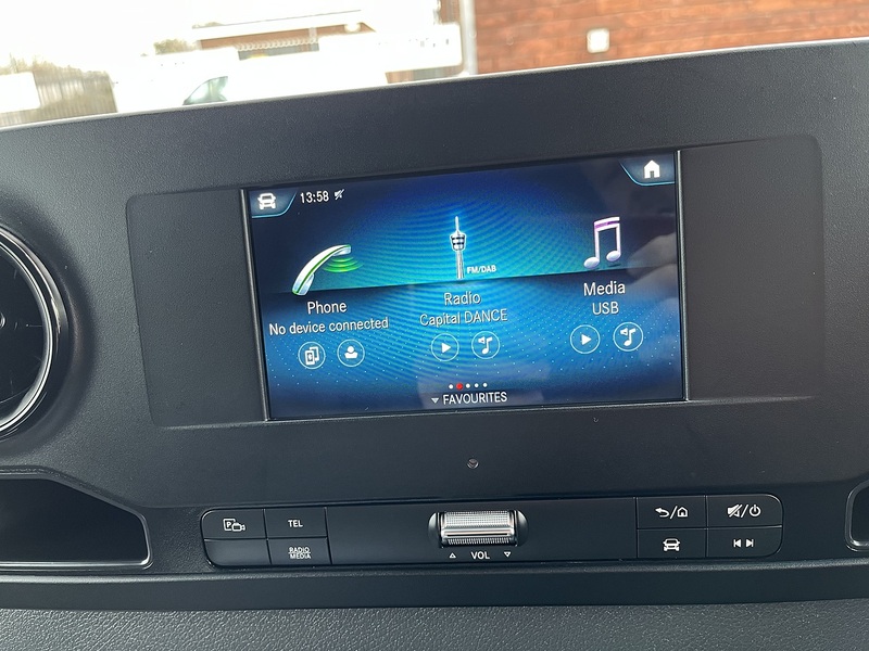 Mercedes-Benz 2.0 315 CDI Premium Panel Van 5dr Diesel Manual FWD L2 H2 Euro 6 (s/s) (150 ps)