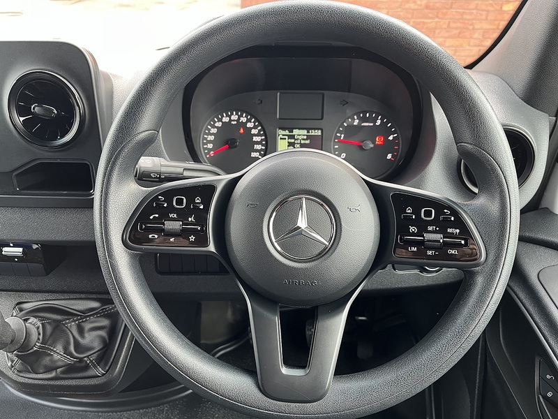 Mercedes-Benz 2.0 315 CDI Premium Panel Van 5dr Diesel Manual FWD L2 H2 Euro 6 (s/s) (150 ps)