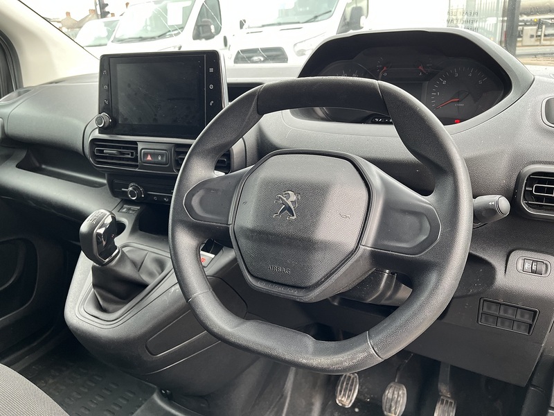 Peugeot 1.5 BlueHDi 950 Professional Long Panel Van 6dr Diesel Manual LWB Euro 6 (100 bhp)