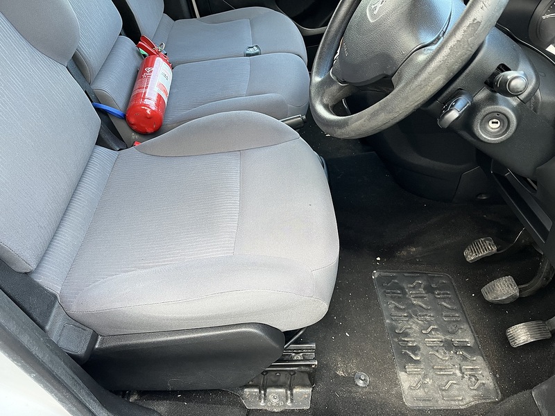 Peugeot 1.6 HDi 625 SE Panel Van 5dr Diesel Manual L1 (133 g/km, 75 bhp)