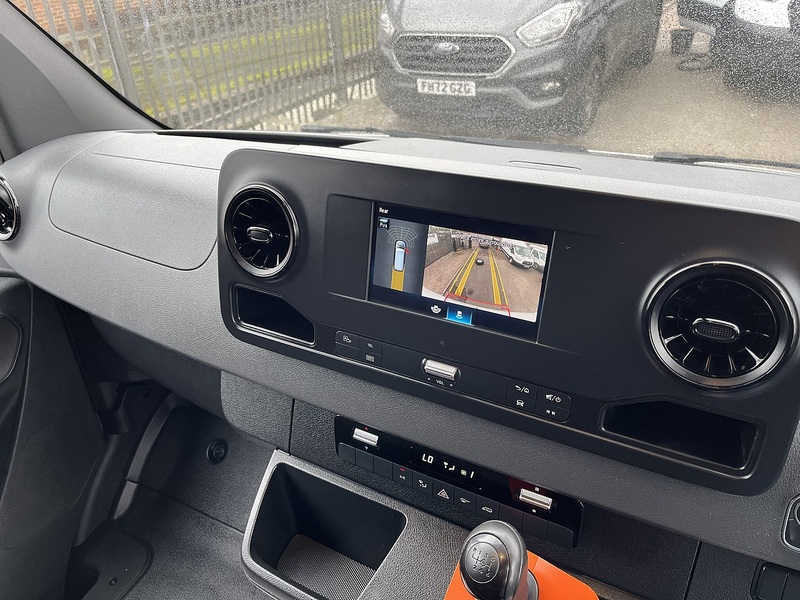 Mercedes-Benz 2.0 315 CDI Premium Panel Van 5dr Diesel Manual FWD L2 H2 Euro 6 (s/s) (150 ps)