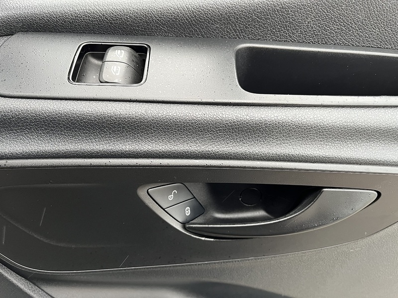 Mercedes-Benz 2.0 315 CDI Premium Panel Van 5dr Diesel Manual FWD L2 H2 Euro 6 (s/s) (150 ps)