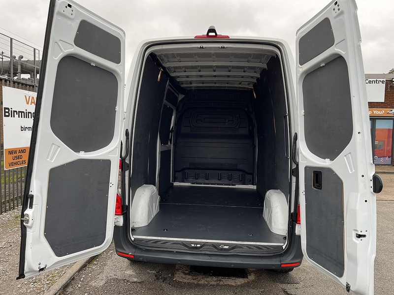 Mercedes-Benz 2.0 315 CDI Premium Panel Van 5dr Diesel Manual FWD L2 H2 Euro 6 (s/s) (150 ps)