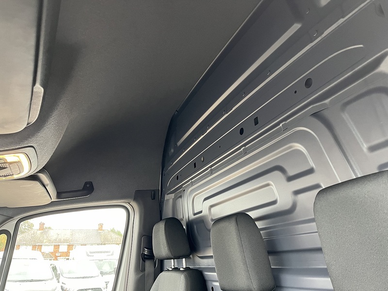 Mercedes-Benz 2.0 315 CDI Premium Panel Van 5dr Diesel Manual FWD L2 H2 Euro 6 (s/s) (150 ps)