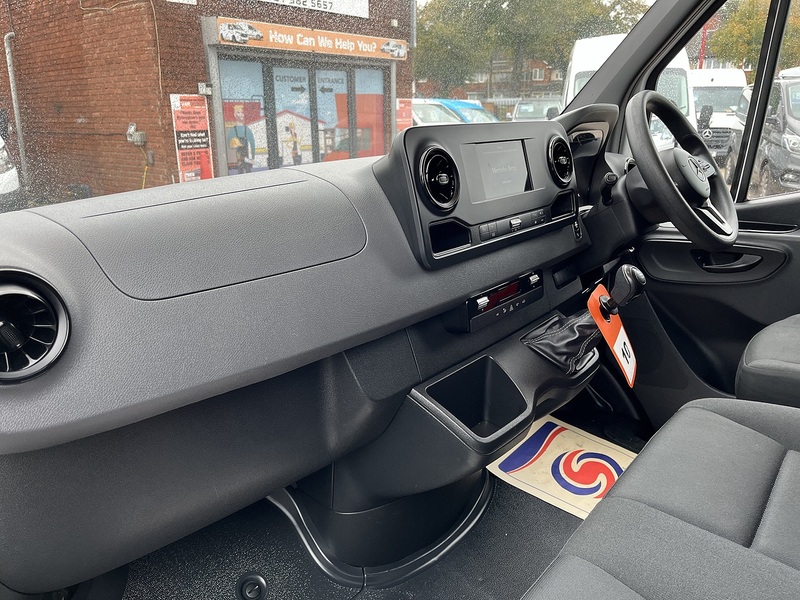 Mercedes-Benz 2.0 315 CDI Premium Panel Van 5dr Diesel Manual FWD L2 H2 Euro 6 (s/s) (150 ps)