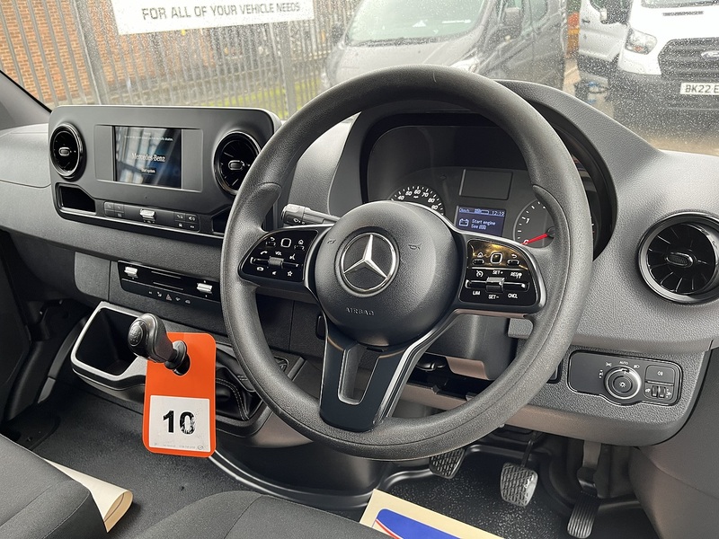 Mercedes-Benz 2.0 315 CDI Premium Panel Van 5dr Diesel Manual FWD L2 H2 Euro 6 (s/s) (150 ps)