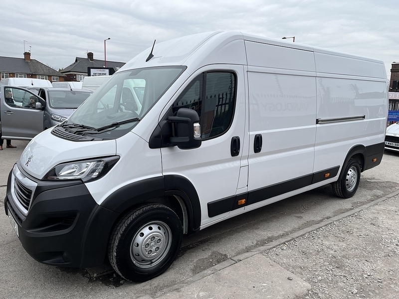 Peugeot 2.2 BlueHDi 435 Professional Panel Van 5dr Diesel Manual L4 H2 Euro 6 (s/s) (140 ps)