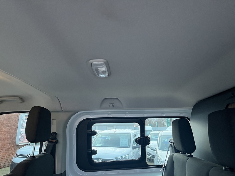 Ford 2.0 320 EcoBlue Leader Crew Van Double Cab 5dr Diesel Manual L2 H1 Euro 6 (s/s) (130 ps)