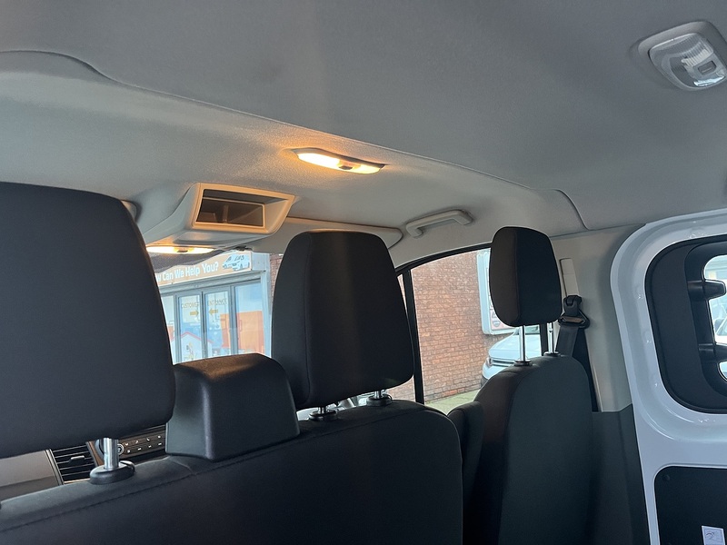 Ford 2.0 320 EcoBlue Leader Crew Van Double Cab 5dr Diesel Manual L2 H1 Euro 6 (s/s) (130 ps)