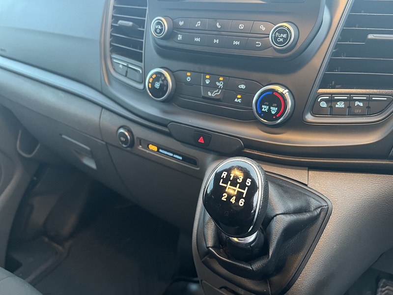 Ford 2.0 320 EcoBlue Leader Crew Van Double Cab 5dr Diesel Manual L2 H1 Euro 6 (s/s) (130 ps)