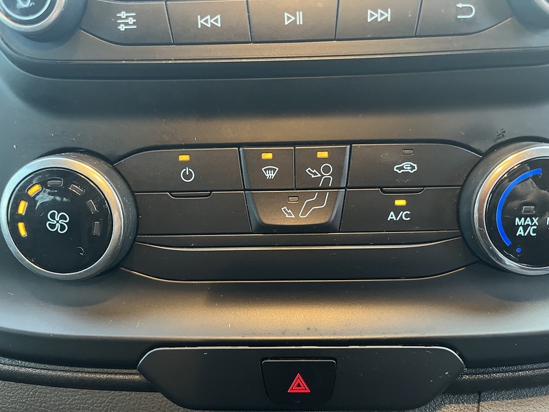 Ford 2.0 320 EcoBlue Leader Crew Van Double Cab 5dr Diesel Manual L2 H1 Euro 6 (s/s) (130 ps)