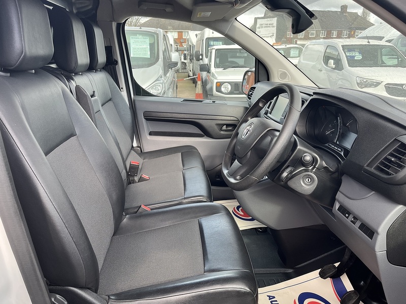 Vauxhall 1.5 Turbo D 2700 Sportive Panel Van 6dr Diesel Manual L1 H1 Euro 6 (s/s) (100 ps)