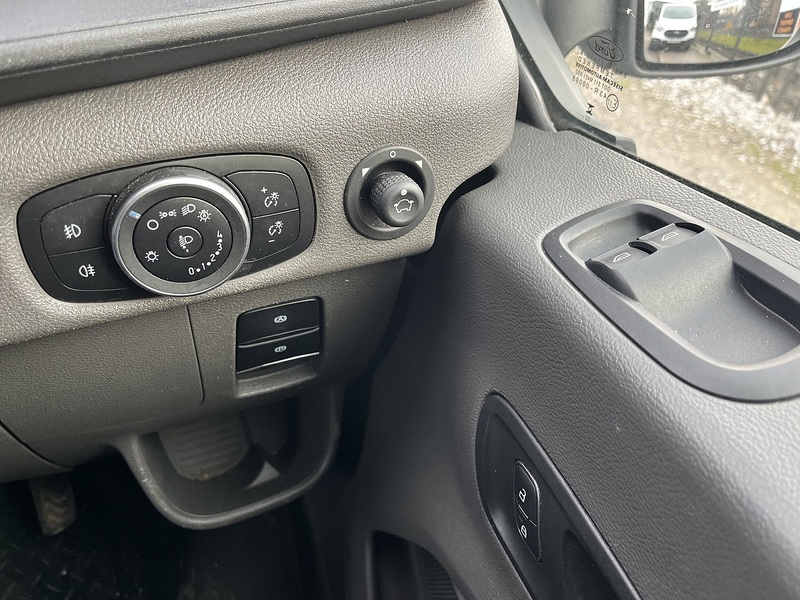 Ford 350 68kWh Trend Panel Van 5dr Electric Auto RWD L2 H2 (184 ps)