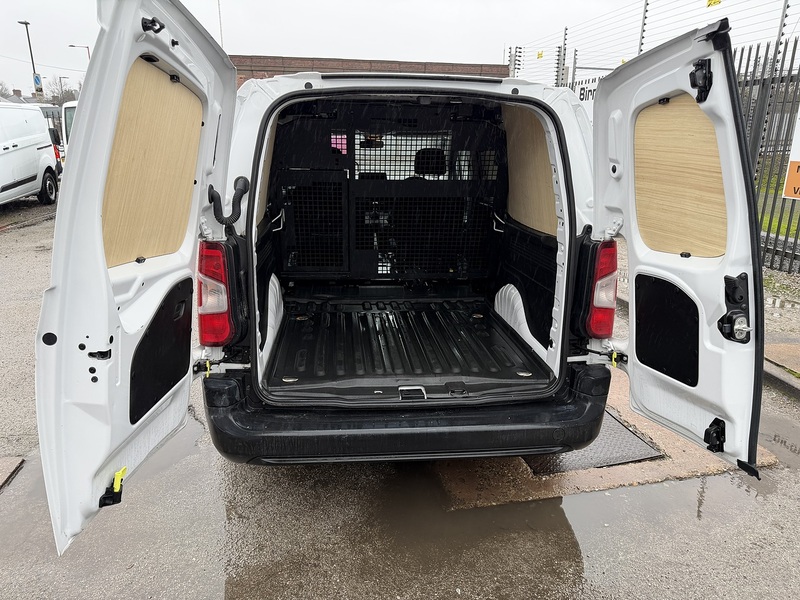 Vauxhall 1.5 Turbo D 2300 Prime Crew Van Double Cab 6dr Diesel Manual L2 Euro 6 (s/s) (100 ps)