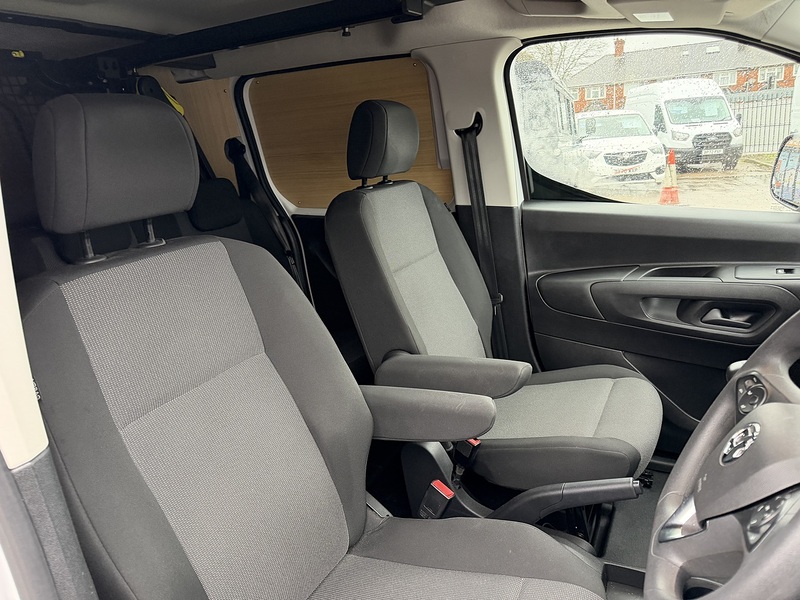 Vauxhall 1.5 Turbo D 2300 Prime Crew Van Double Cab 6dr Diesel Manual L2 Euro 6 (s/s) (100 ps)