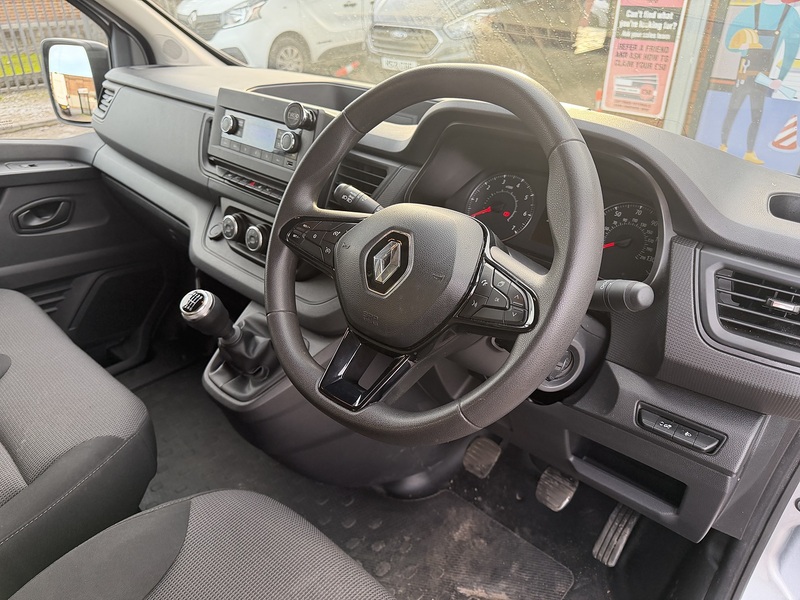 Renault 2.0 dCi Blue SL28 Business Panel Van 5dr Diesel Manual L1 H1 Euro 6 (s/s) (130 ps)