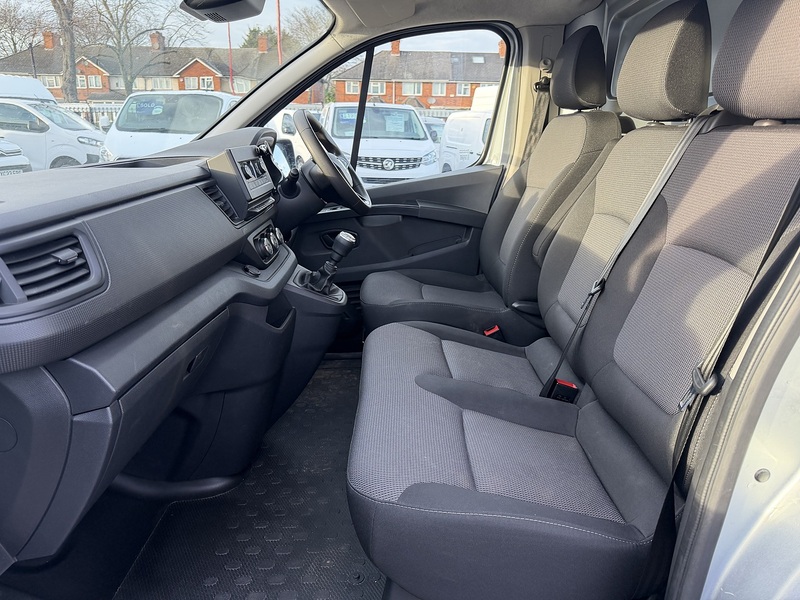 Renault 2.0 dCi Blue SL28 Business Panel Van 5dr Diesel Manual L1 H1 Euro 6 (s/s) (130 ps)