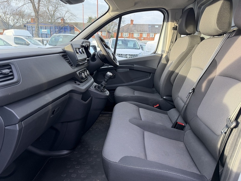 Renault 2.0 dCi Blue SL28 Business Panel Van 5dr Diesel Manual L1 H1 Euro 6 (s/s) (130 ps)