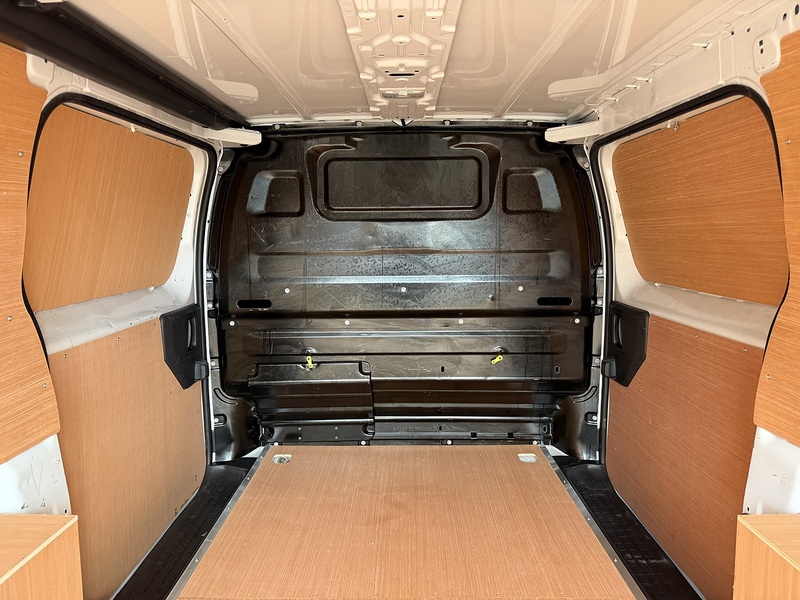 Vauxhall Vivaro Turbo D 2900 Sportive - U8815