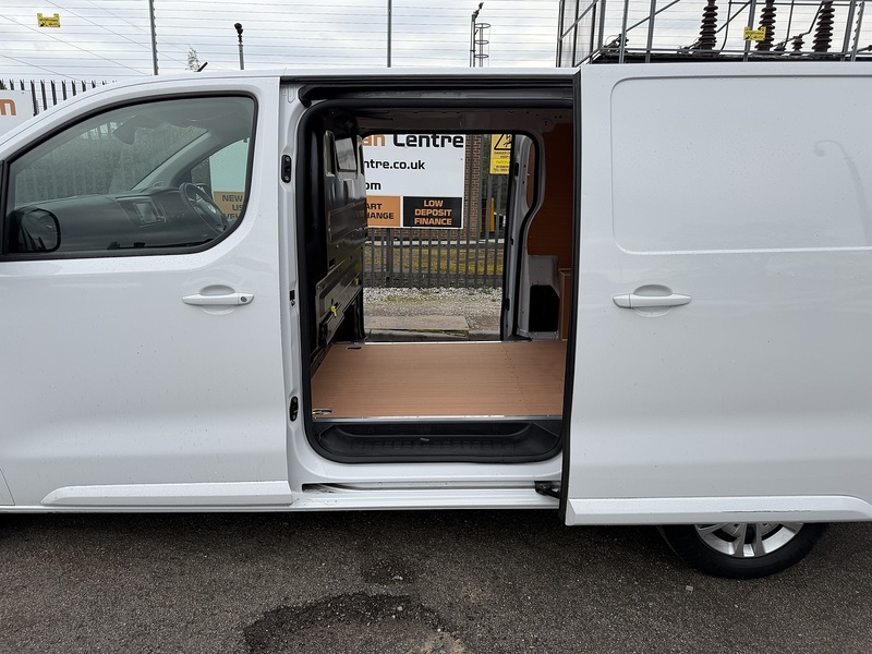 Vauxhall Vivaro Turbo D 2900 Sportive - U8815