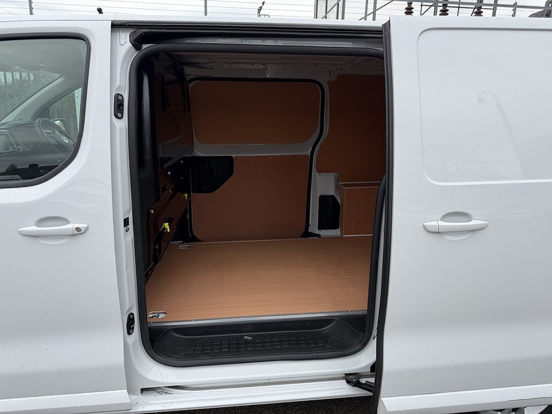 Vauxhall Vivaro Turbo D 2900 Sportive - U8815