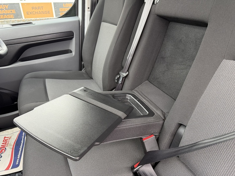 Vauxhall Vivaro Turbo D 2900 Sportive - U8815