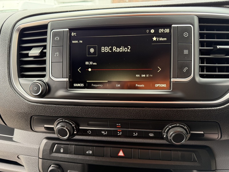 Vauxhall Vivaro Turbo D 2900 Sportive - U8815
