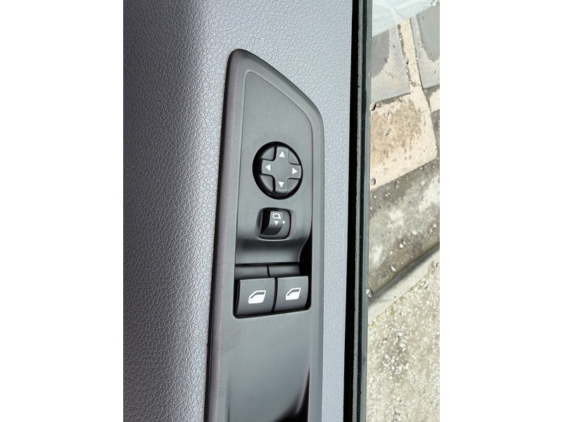 Vauxhall Vivaro Turbo D 2900 Sportive - U8815