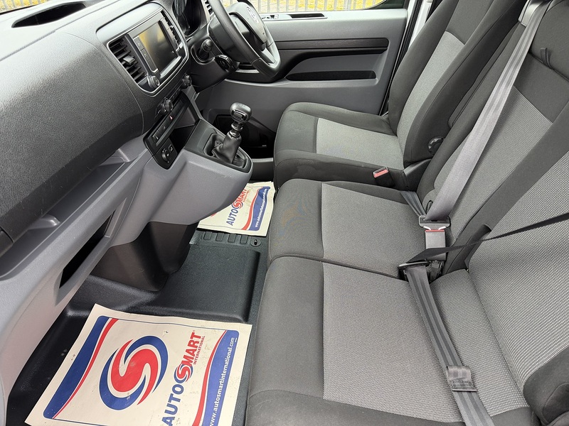 Vauxhall Vivaro Turbo D 2900 Sportive - U8815