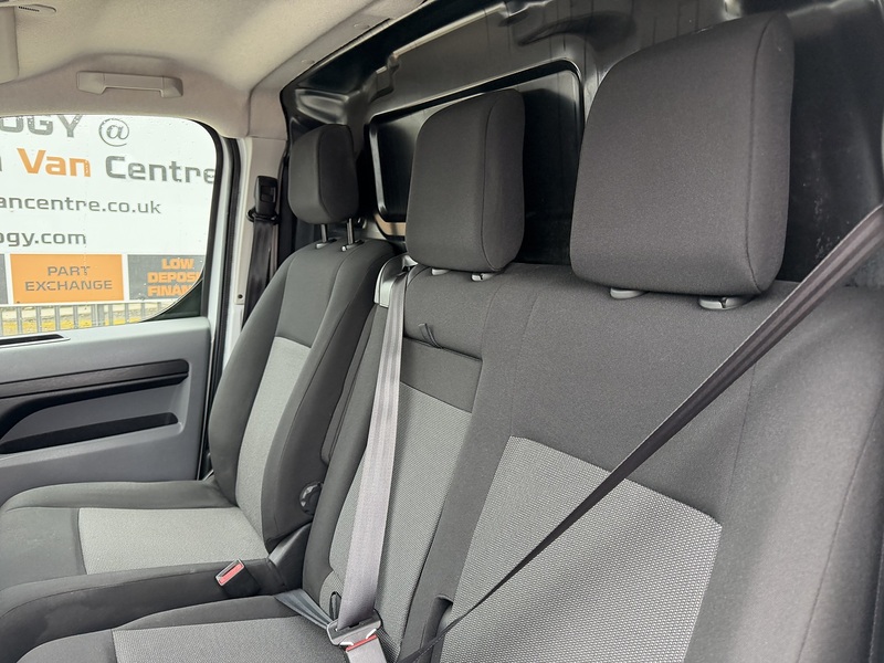 Vauxhall Vivaro Turbo D 2900 Sportive - U8815