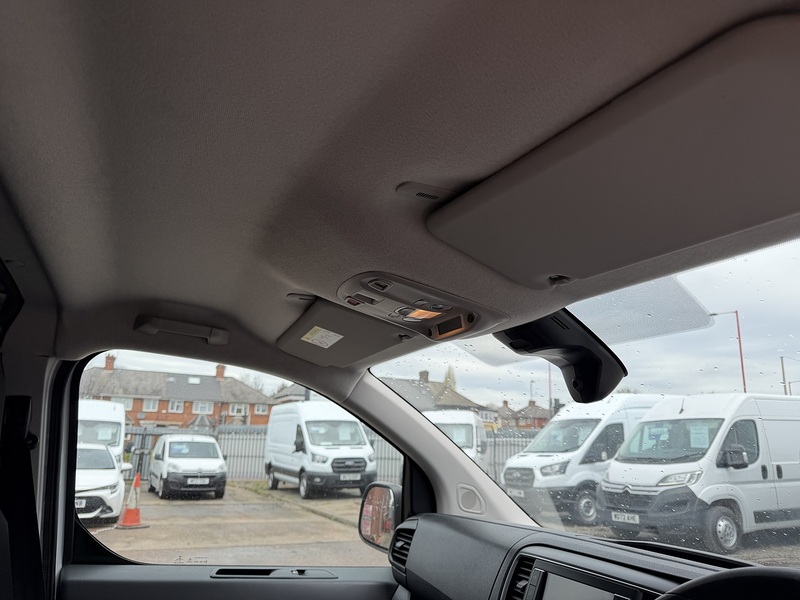 Vauxhall Vivaro Turbo D 2900 Sportive - U8815