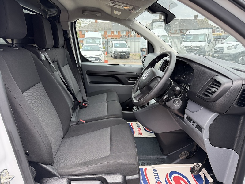 Vauxhall Vivaro Turbo D 2900 Sportive - U8815