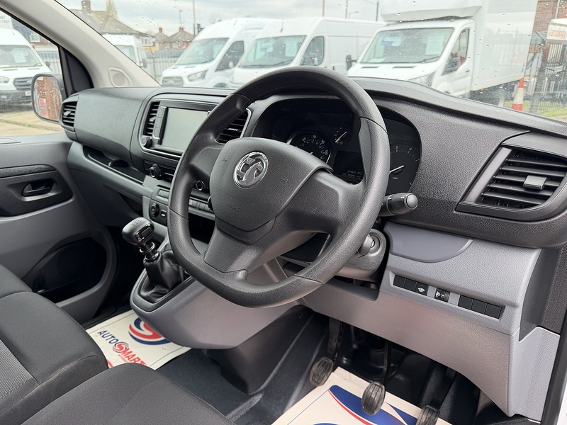 Vauxhall Vivaro Turbo D 2900 Sportive - U8815
