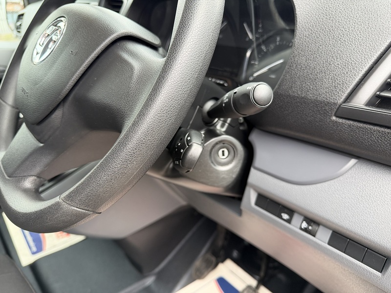 Vauxhall Vivaro Turbo D 2900 Sportive - U8815