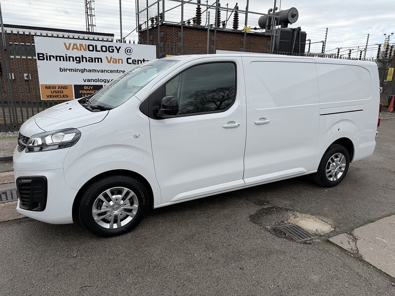 Vauxhall Vivaro Turbo D 2900 Sportive - U8815