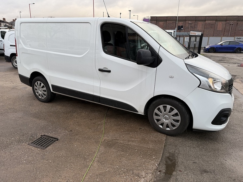 Renault 1.6 dCi ENERGY 29 Business+ Panel Van 5dr Diesel Manual SWB Standard Roof Euro 6 (s/s) (125 ps)