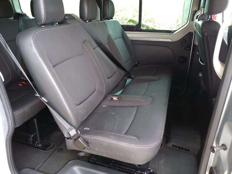 Renault Trucks DCI 2.0 150 9 SEAT LWB AUTOMATIC RED EDITION