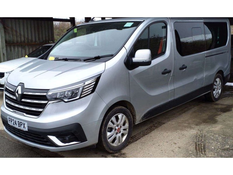 Renault Trucks DCI 2.0 150 9 SEAT LWB AUTOMATIC RED EDITION