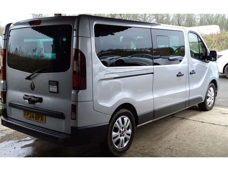 Renault Trucks DCI 2.0 150 9 SEAT LWB AUTOMATIC RED EDITION