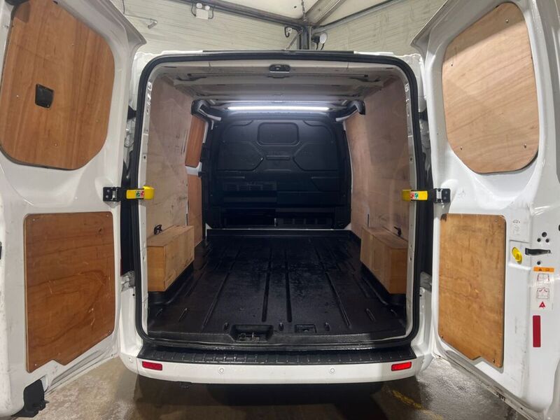 Ford 2.0 300 EcoBlue Limited Panel Van 5dr Diesel Manual L2 H1 Euro 6 (s/s) (130 ps)