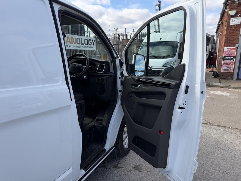 Ford Transit Custom 300 EcoBlue Limited - U8827