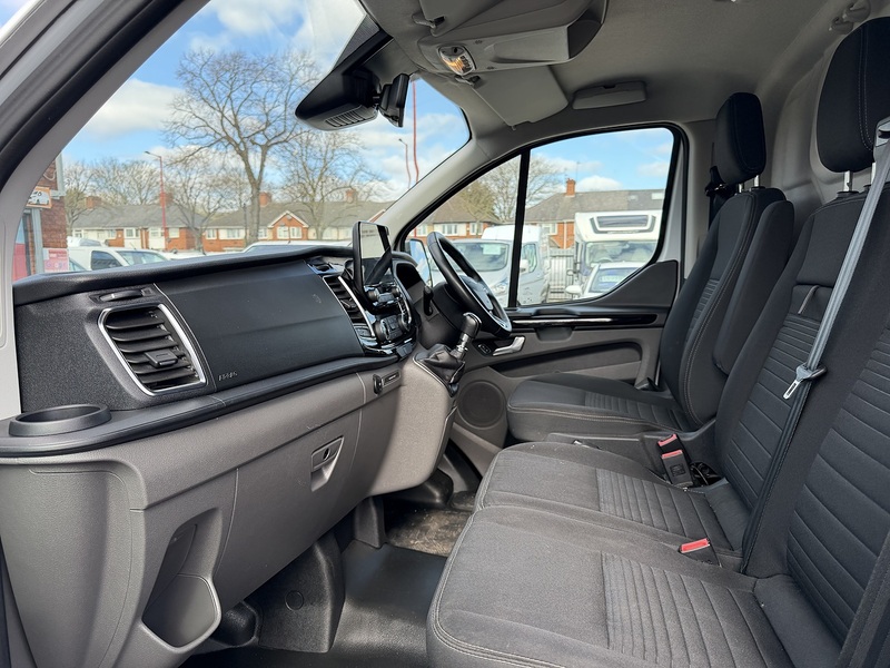 Ford Transit Custom 300 EcoBlue Limited - U8827